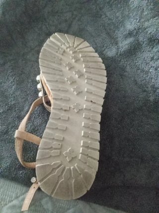 Sandalias Alma en Pena Beige y Dorado