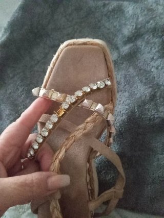 Sandalias Alma en Pena Beige y Dorado