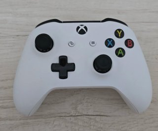 Xbox One S 1TB + Devil May Cry 5