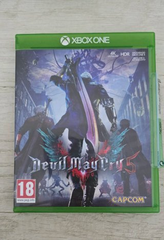 Xbox One S 1TB + Devil May Cry 5
