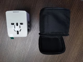 Adaptador de viaje universal con funda