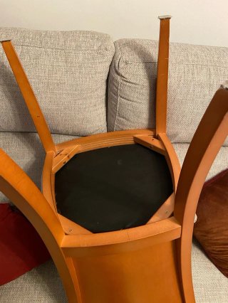 4 sillas de madera maciza en muy buen estado