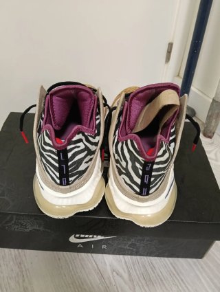 Nike LeBron XIX Safari Beige Multicolor.
