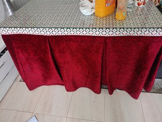 Mesa de comedor con mantel