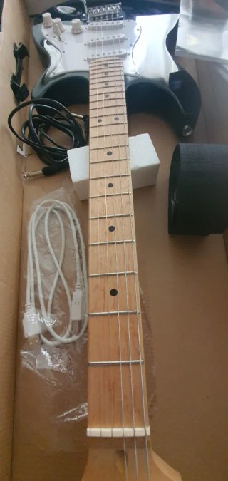 Guitarra Behringer iAXE624 USB + Amplificador 25w