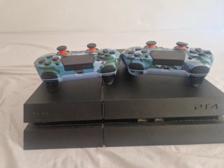 PS4 (PlayStation 4) con 3 Mandos