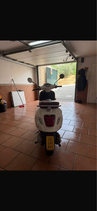 Vespa Sprint 49cc Blanca y Marrón