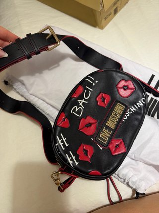 Riñonera Love Moschino Negra y Roja
