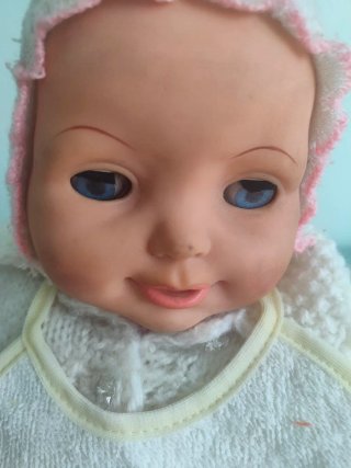 Muñeco bebé con ropa y accesorios