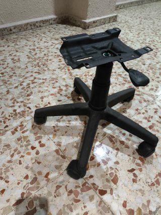 Estructura con ruedas para silla de escritorio