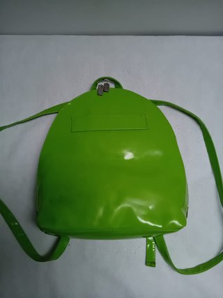 Mochila verde brillante