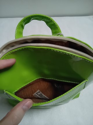 Mochila verde brillante