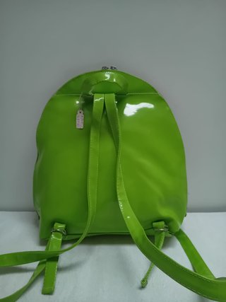 Mochila verde brillante