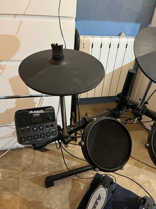 Batería electrónica Alesis Turbo Mesh Kit.