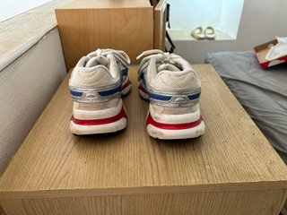 Zapatillas Lacoste azules y blancas