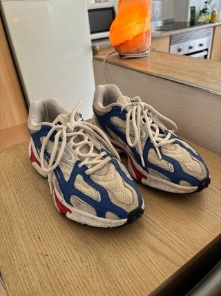 Zapatillas Lacoste azules y blancas