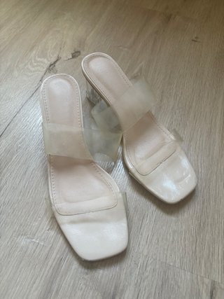 Sandalias transparentes tacón