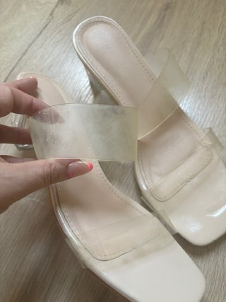 Sandalias transparentes tacón