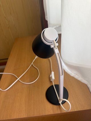 Lampada da tavolo nera e bianca