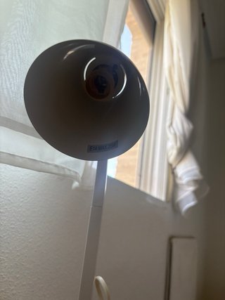Lampada da tavolo nera e bianca