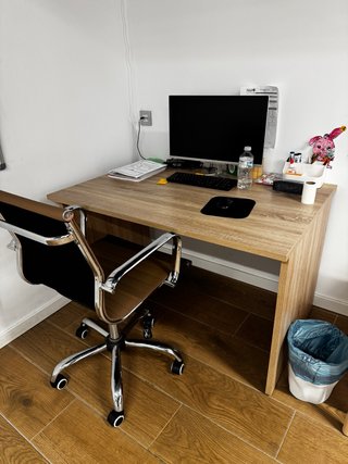 Mesa de escritorio moderna