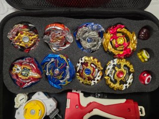 Peonzas Beyblade y Caja Transportadora