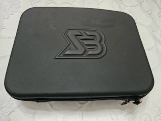 Peonzas Beyblade y Caja Transportadora