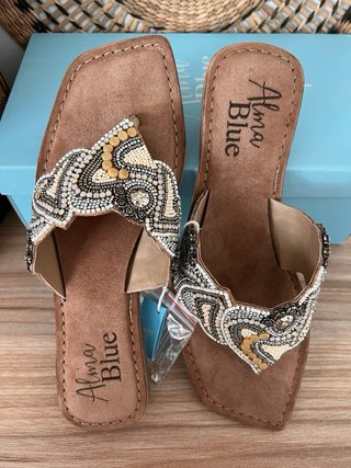 Sandalias planas Alma en Pena pedrería talla 38
