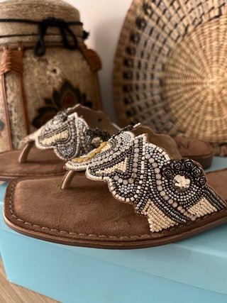 Sandalias planas Alma en Pena pedrería talla 38