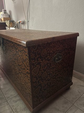 Baúl antiguo de madera