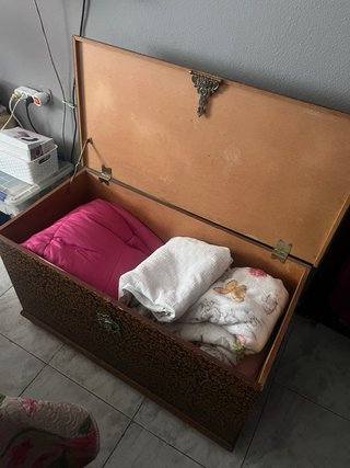 Baúl antiguo de madera