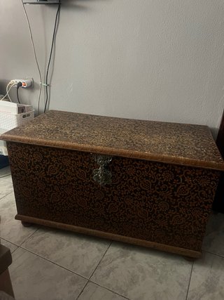 Baúl antiguo de madera