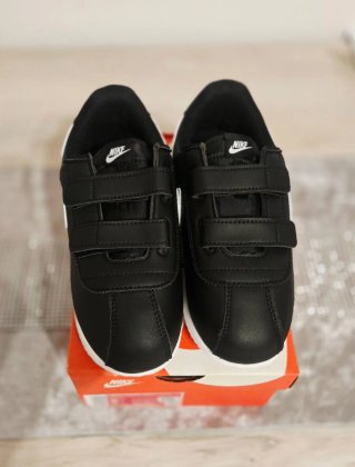 Zapatillas Nike Niño Velcro Negras Blancas
