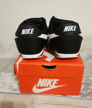 Zapatillas Nike Niño Velcro Negras Blancas