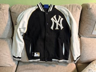 Sudadera Yankees NY Negra y Blanca (New Era)