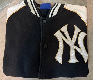 Sudadera Yankees NY Negra y Blanca (New Era)