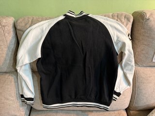 Sudadera Yankees NY Negra y Blanca (New Era)