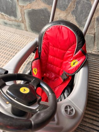 Triciclo Rojo Ferrari