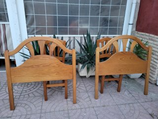 Cabezales y mesitas de noche de madera