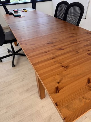 Mesa de comedor de madera