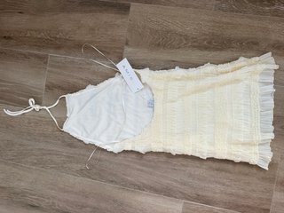 Vestido amarillo con volantes