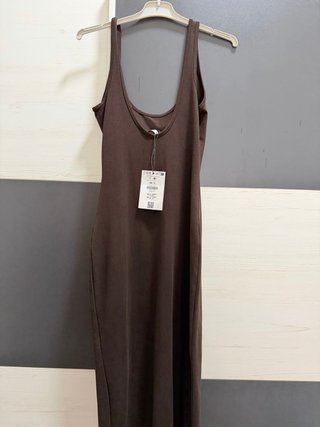 Vestido Bershka marrón largo