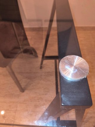 Mesa de cristal y metal negra