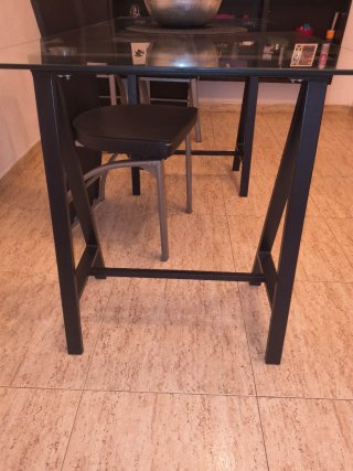 Mesa de cristal y metal negra