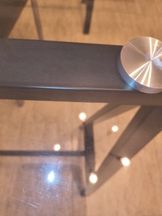 Mesa de cristal y metal negra