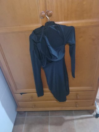 Vestido negro manga larga espalda descubierto