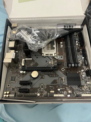 Gigabyte B760M DS3H DDR4 Placa Base