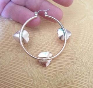 Orecchini cerchio cuori rossi argento