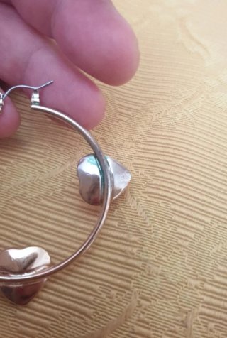 Orecchini cerchio cuori rossi argento
