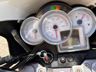 Moto Guzzi 1200 Sport Negra. Perfecta
